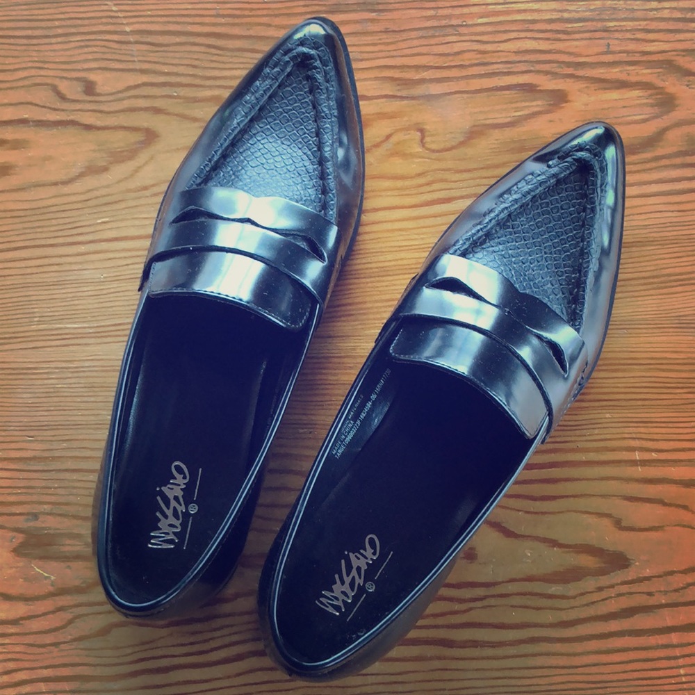 Pointed toe loafers